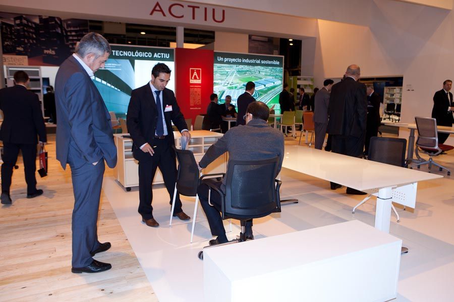 ACTIU attracted more than 1000 professionals from the sector interested in knowing the new solutions for work spaces to Ofitec