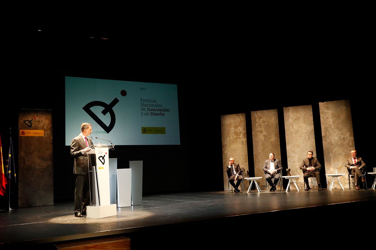 Actiu reçoit le Prix national du Design des mains des rois d’Espagne